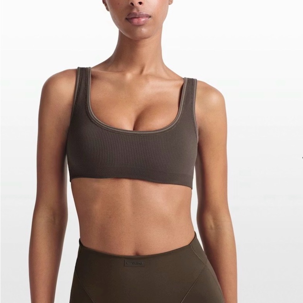 NWT NikeSKIMS Ribbed Seamless Micro Scoop Bra size Small in Phoenix/Truffle